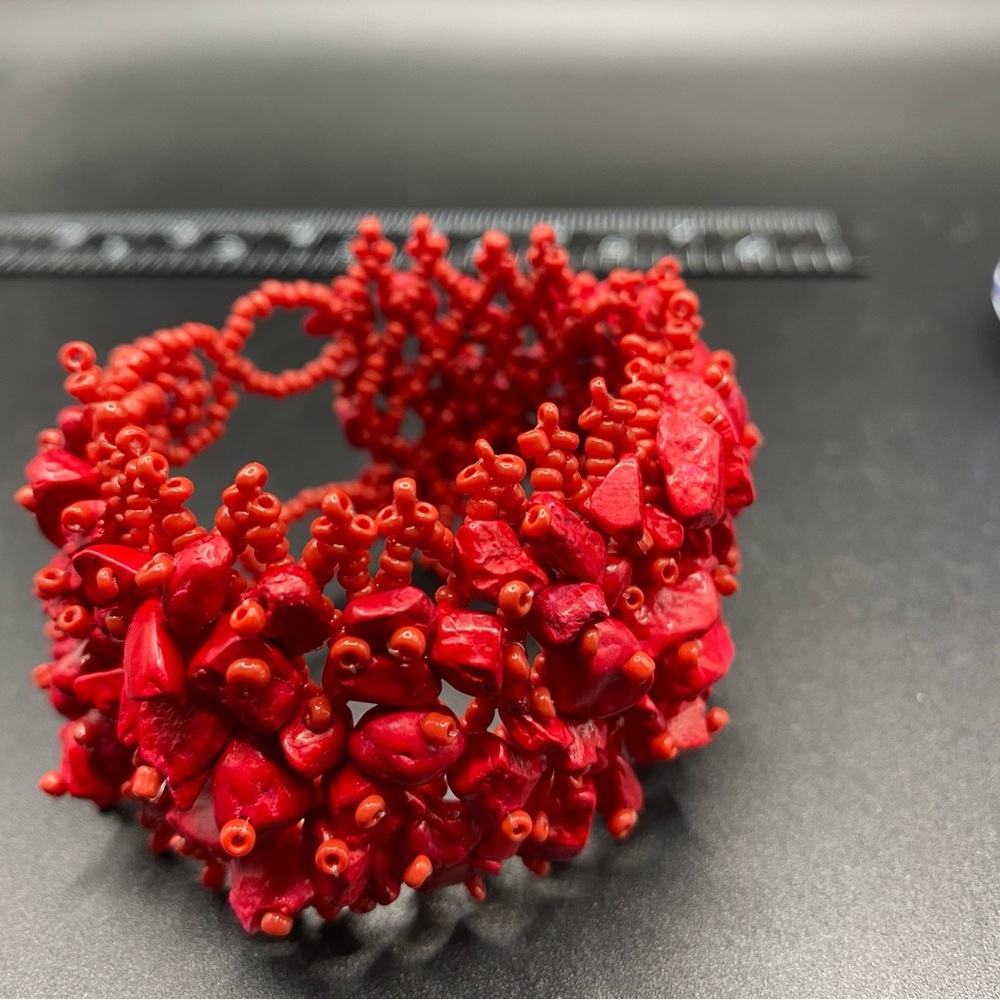 Red Faux Coral Chip Bracelet Seed Beads Artisan Made - Picture 5 of 6
